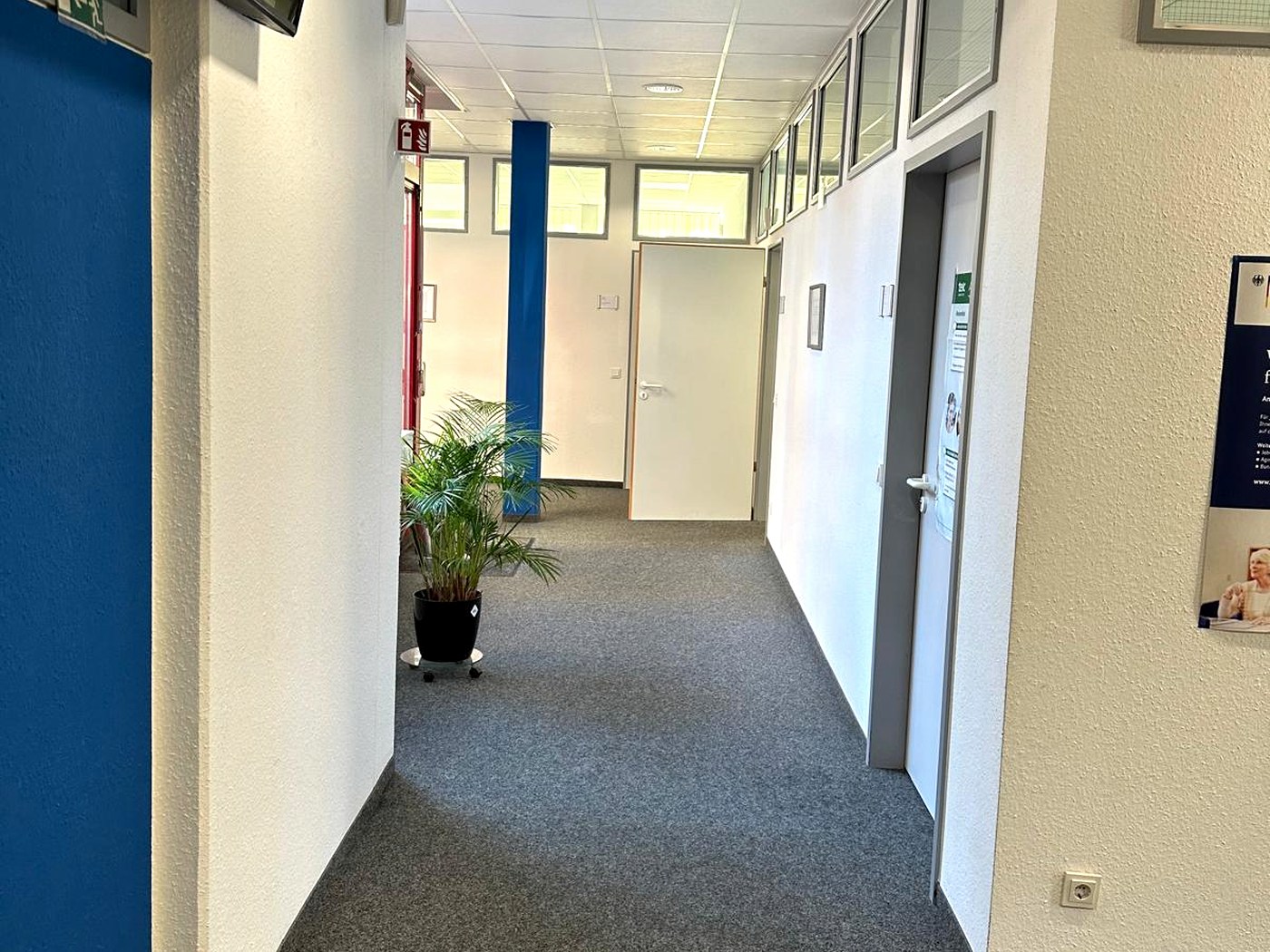 Heller Flur im IFB-Schulungszentrum
